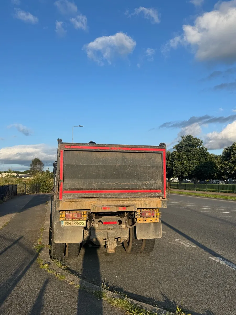 2013 Hino 700 Tipper Grab - Image 2
