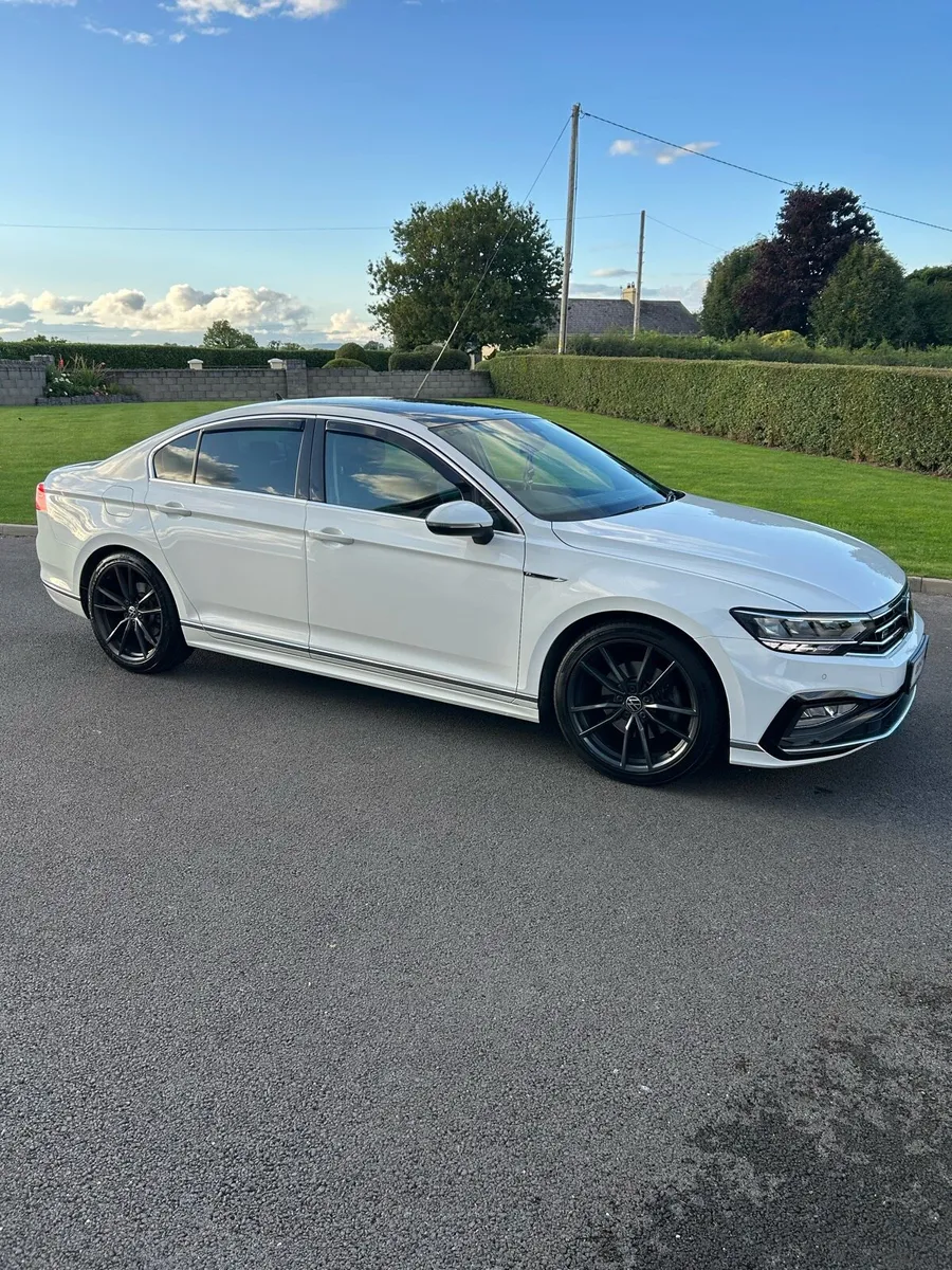 Volkswagen Passat R- Line - Image 1