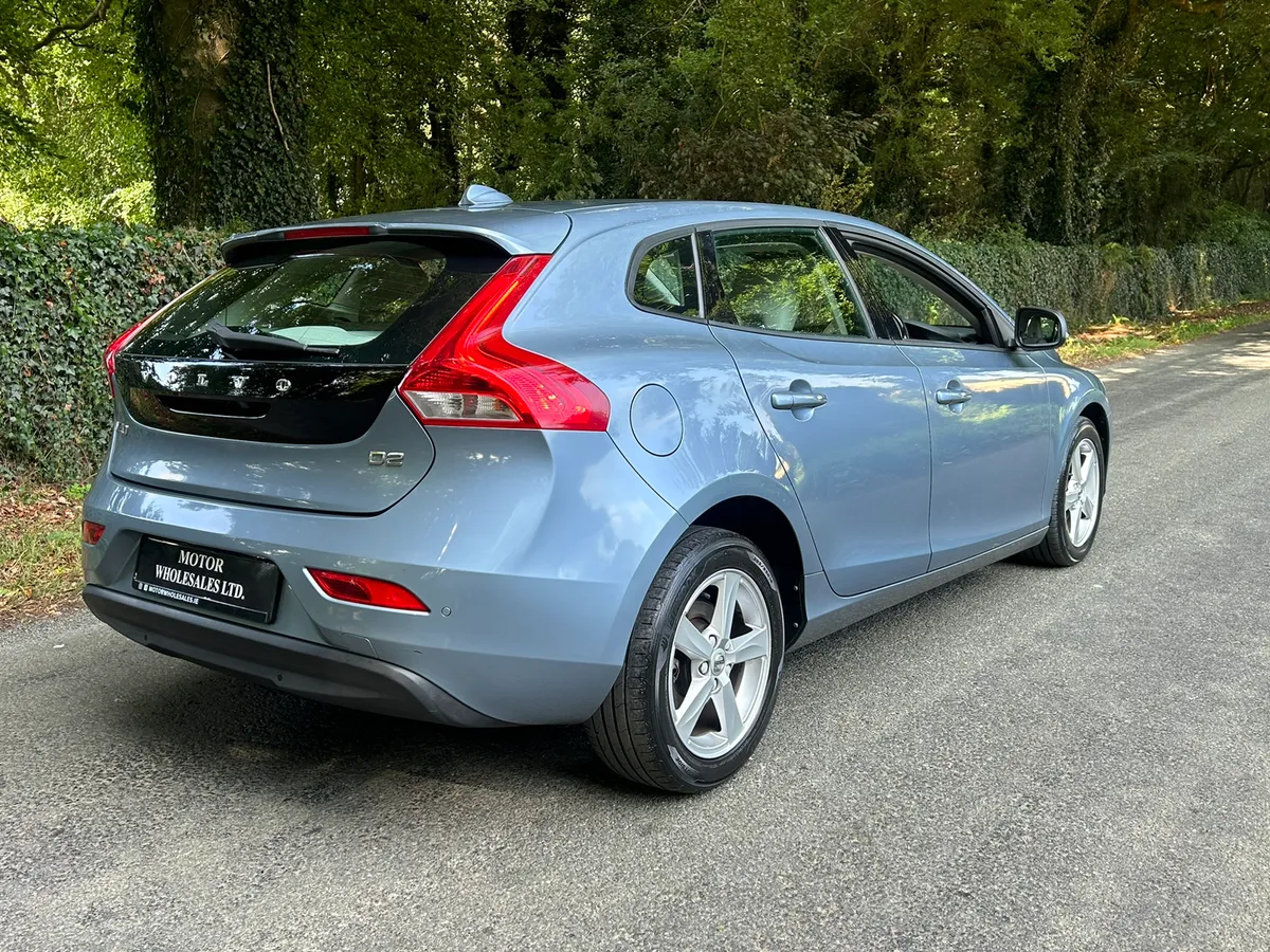181 VOLVO V40 2.0D4 MOMENTUM ED LOW KMS - Image 2