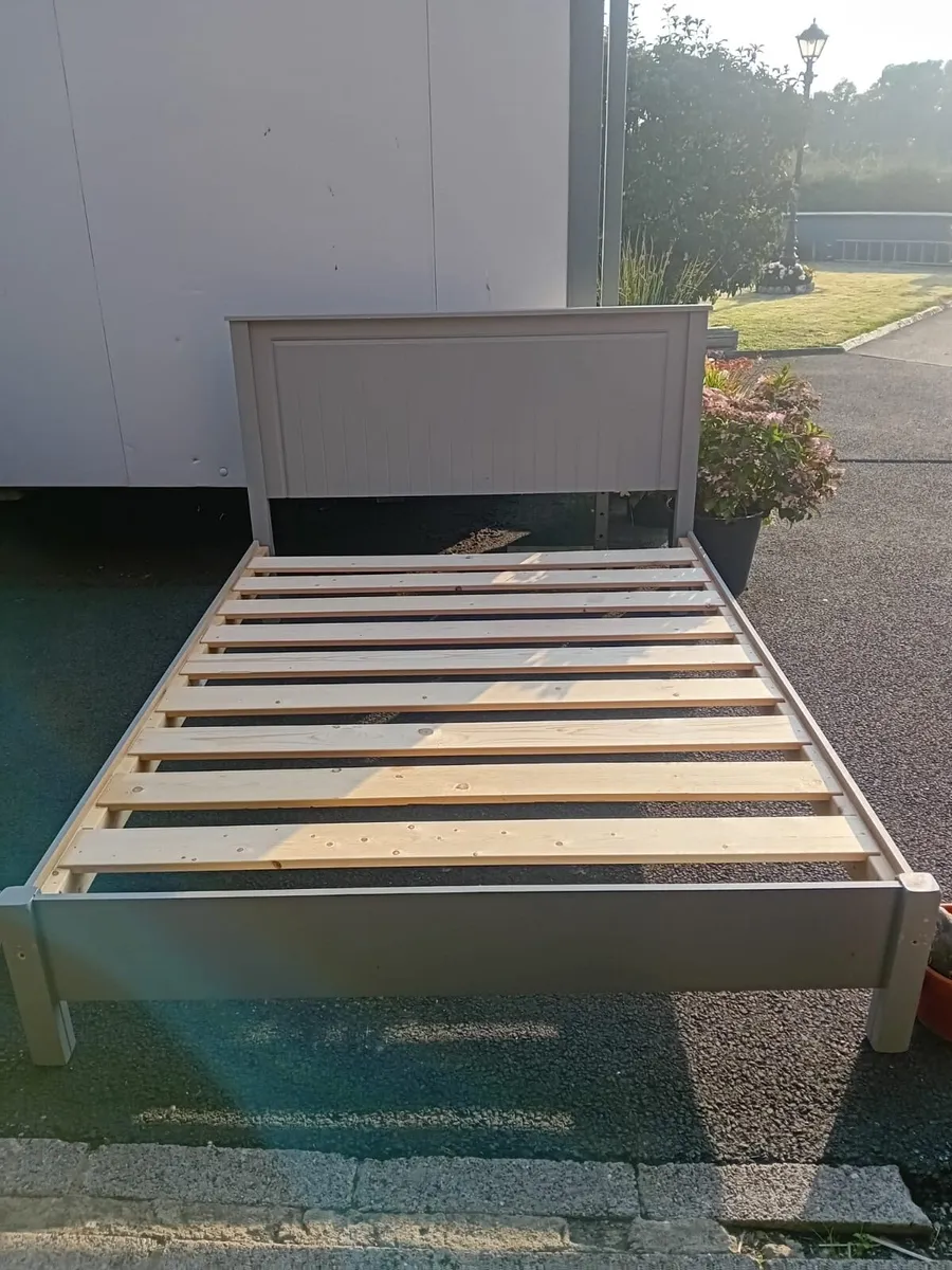 King size pine bed - Image 2