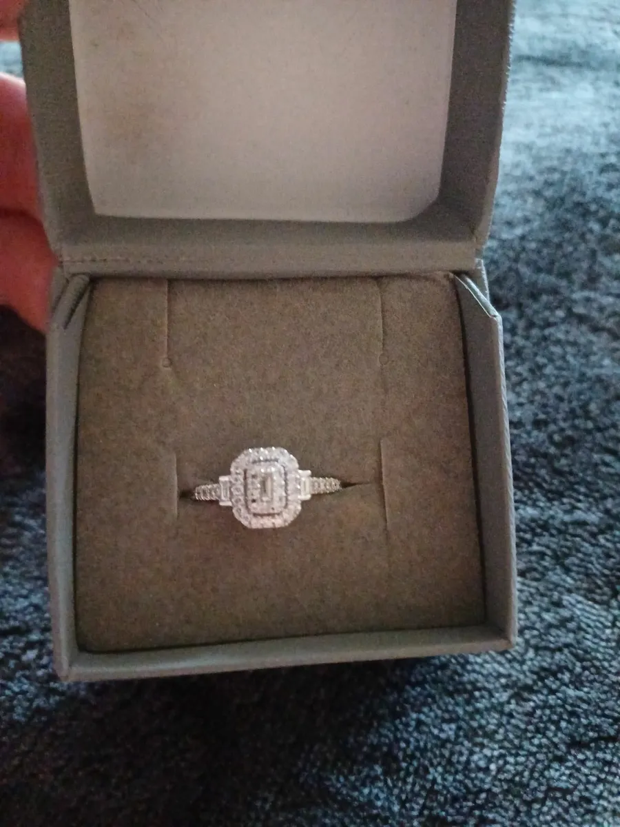 Engagement ring - Image 2