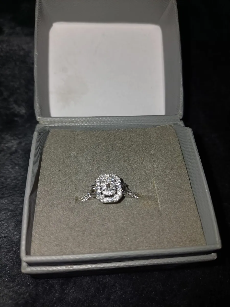 Engagement ring - Image 3