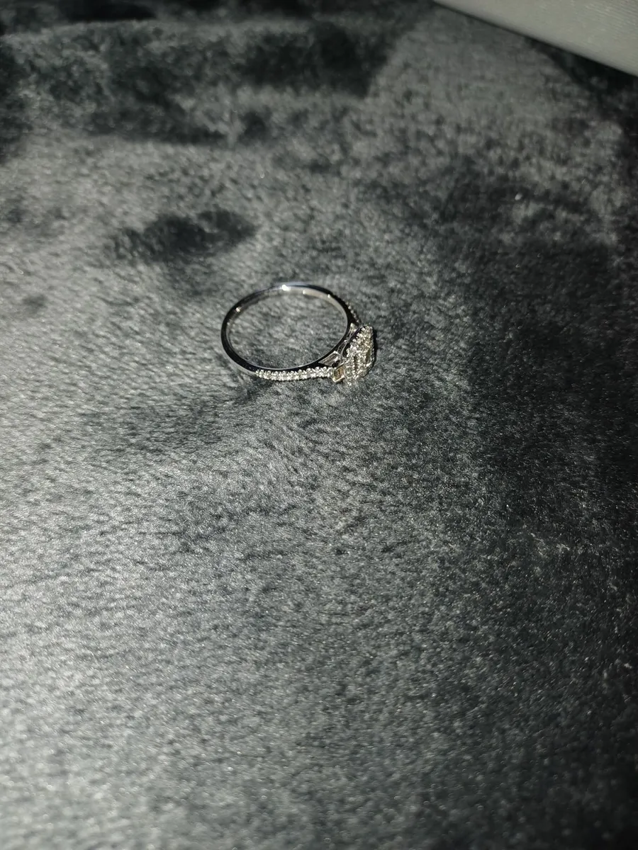 Engagement ring - Image 4