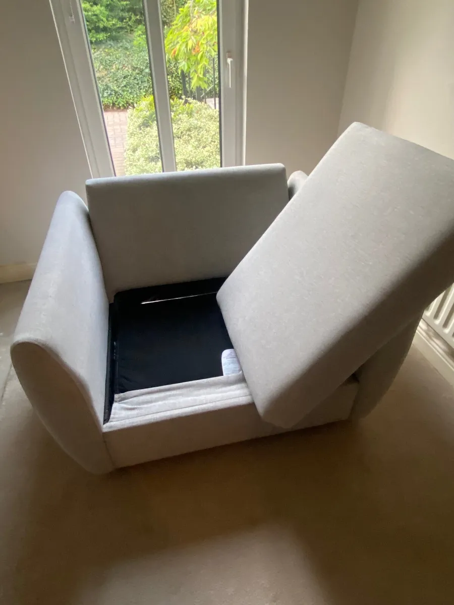 Single size chair bed in perfect condition - Image 4