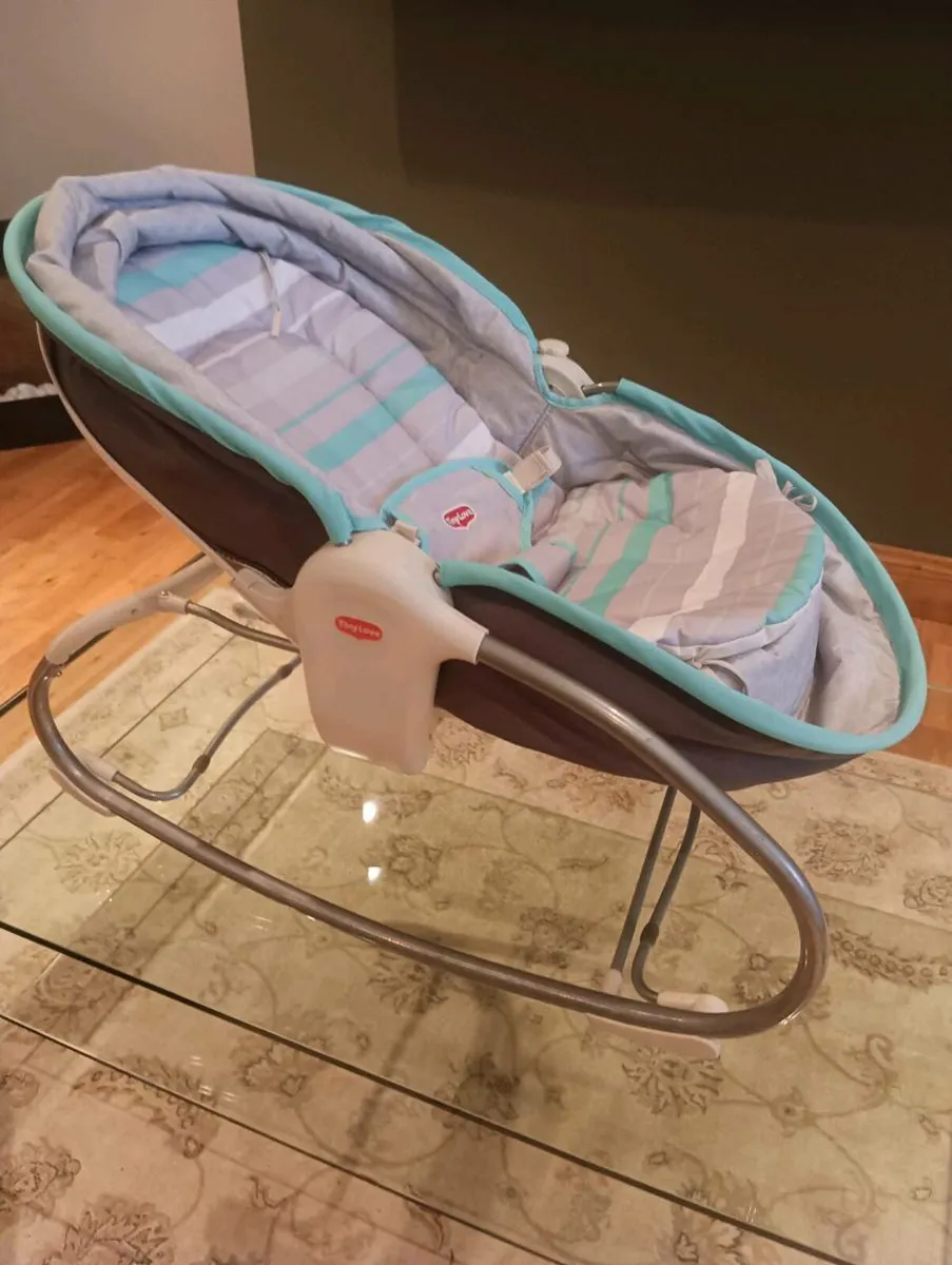 Beautiful baby chair like new sits,up and lie back - Image 1