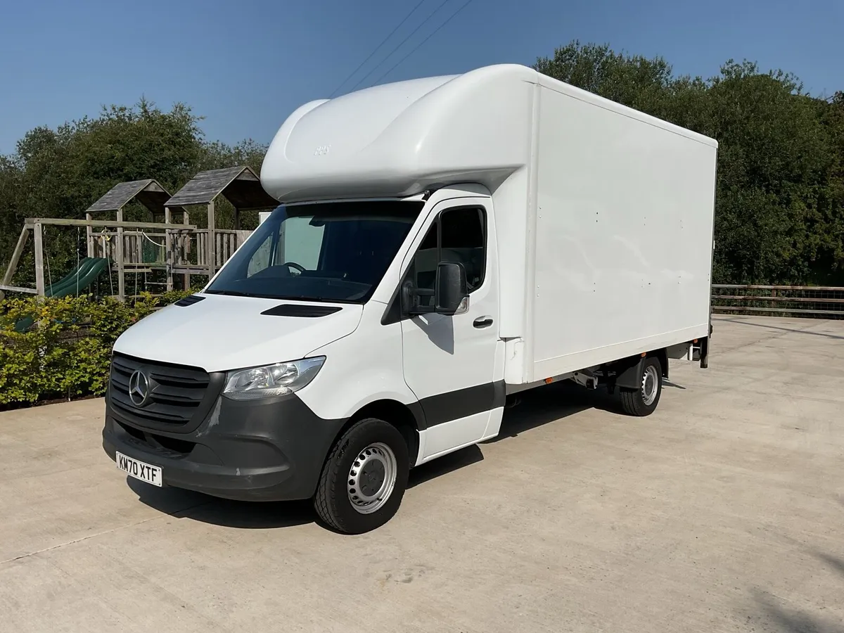 2021 Sprinter Luton with Tail Lift - Image 2