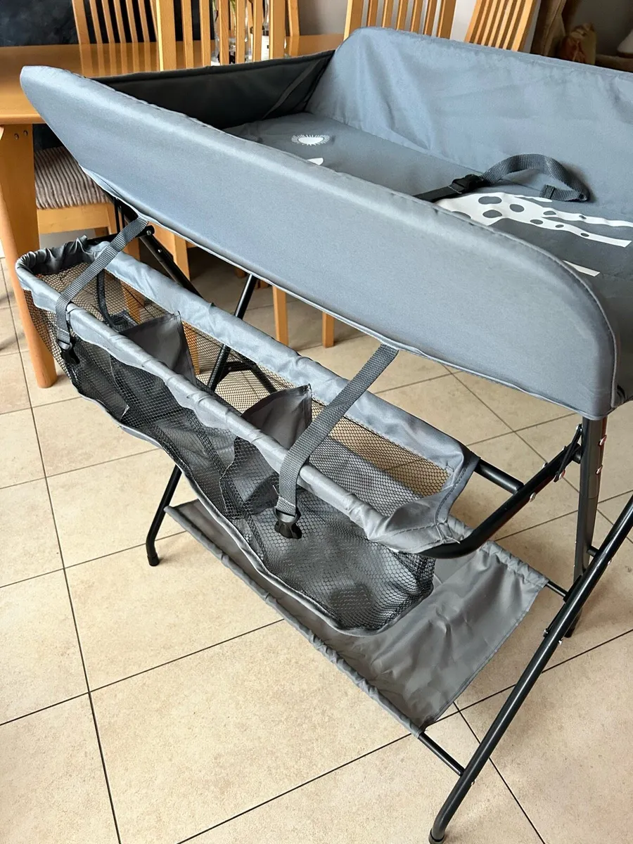 Baby changing table - Image 2