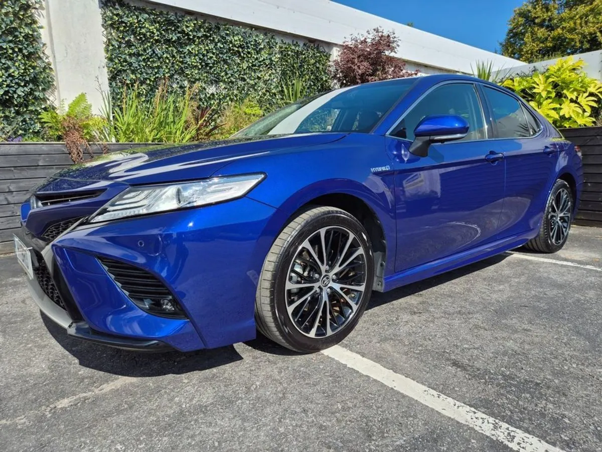 Toyota Camry 2.5 Hybrid / World Sport Edition SOL - Image 1