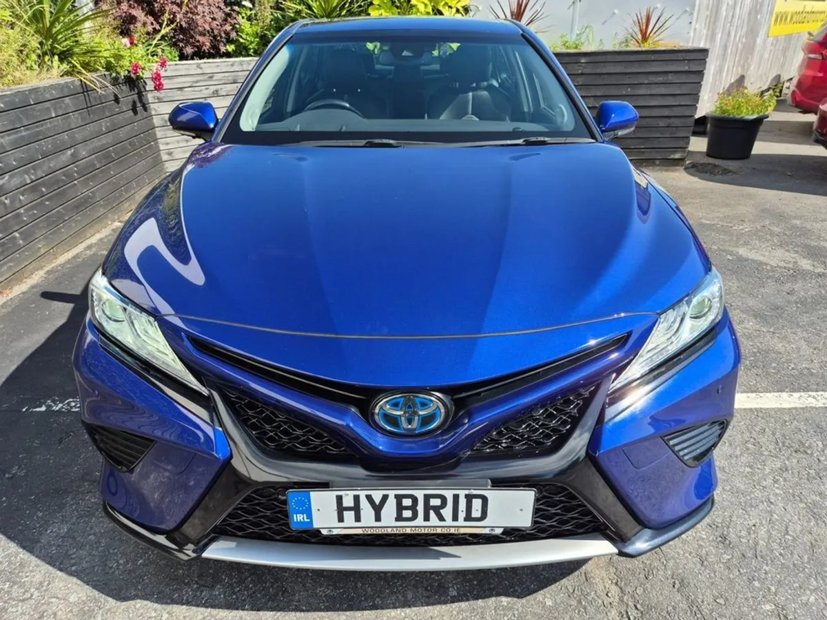 Toyota Camry 2.5 Hybrid / World Sport Edition SOL - Image 3