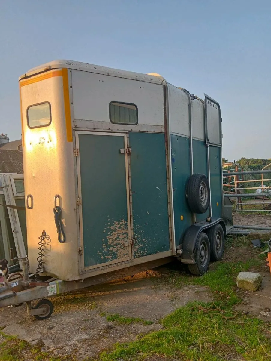 Horse box