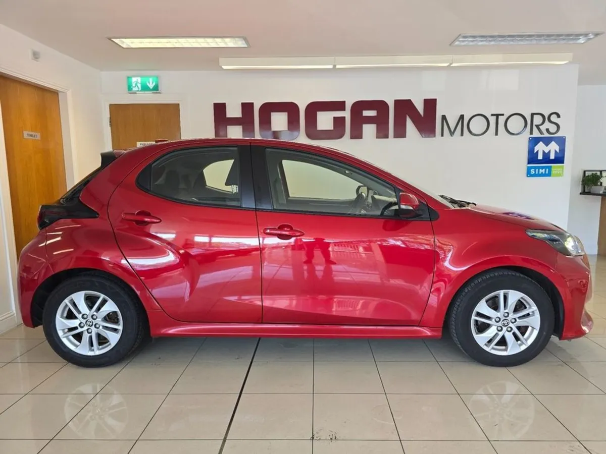 Toyota Yaris Hybrid Luna Automatic - Image 3