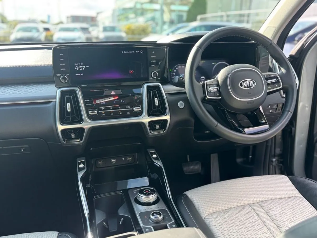 Kia Sorento 1.6 K4 Plug in Hybrid 7 Seats - Image 2