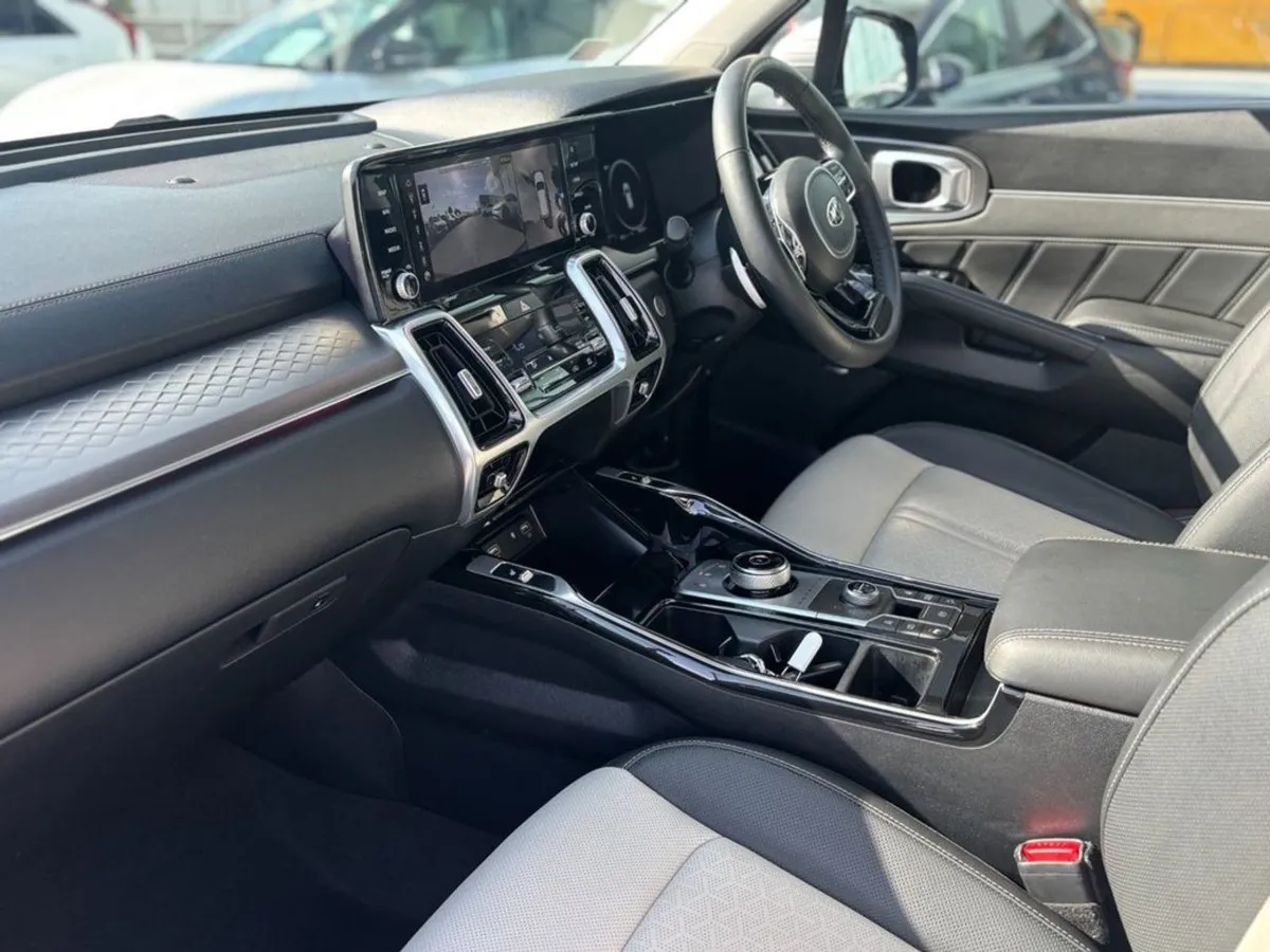 Kia Sorento 1.6 K4 Plug in Hybrid 7 Seats - Image 4