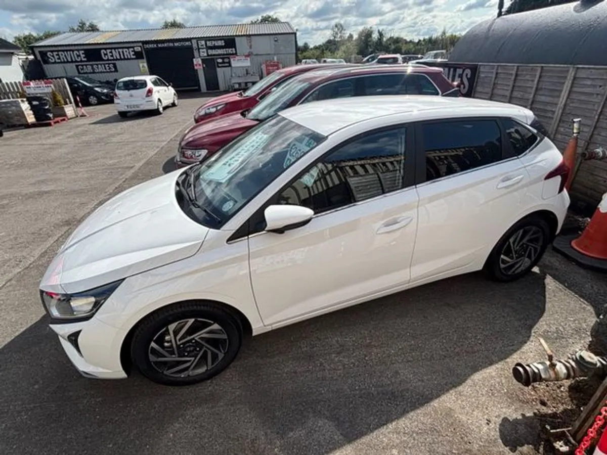 Hyundai i20 Deluxe Plus - Image 2