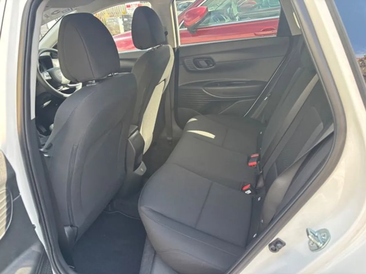 Hyundai i20 Deluxe Plus - Image 4