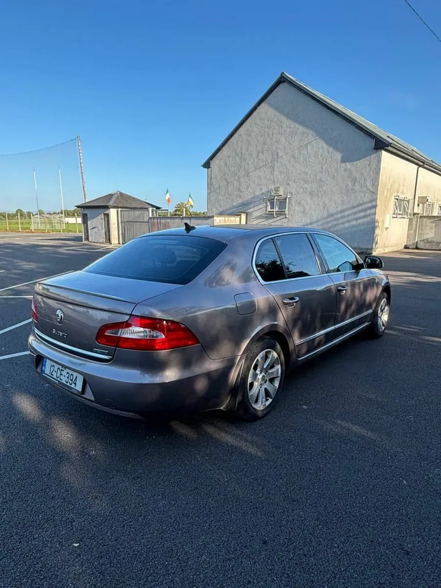 Skoda Superb 2012 - Image 2
