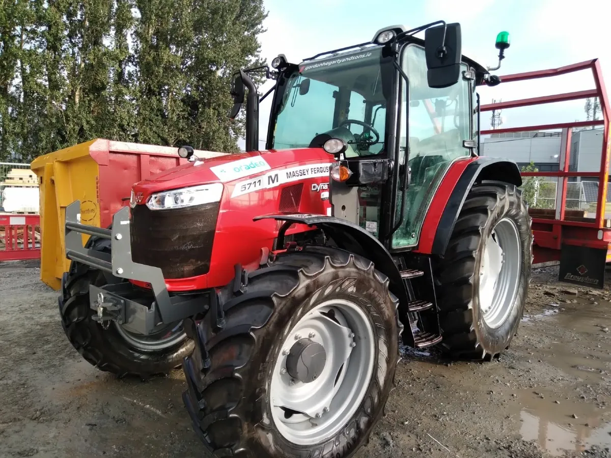 Massey Ferguson 5711 M - Image 1