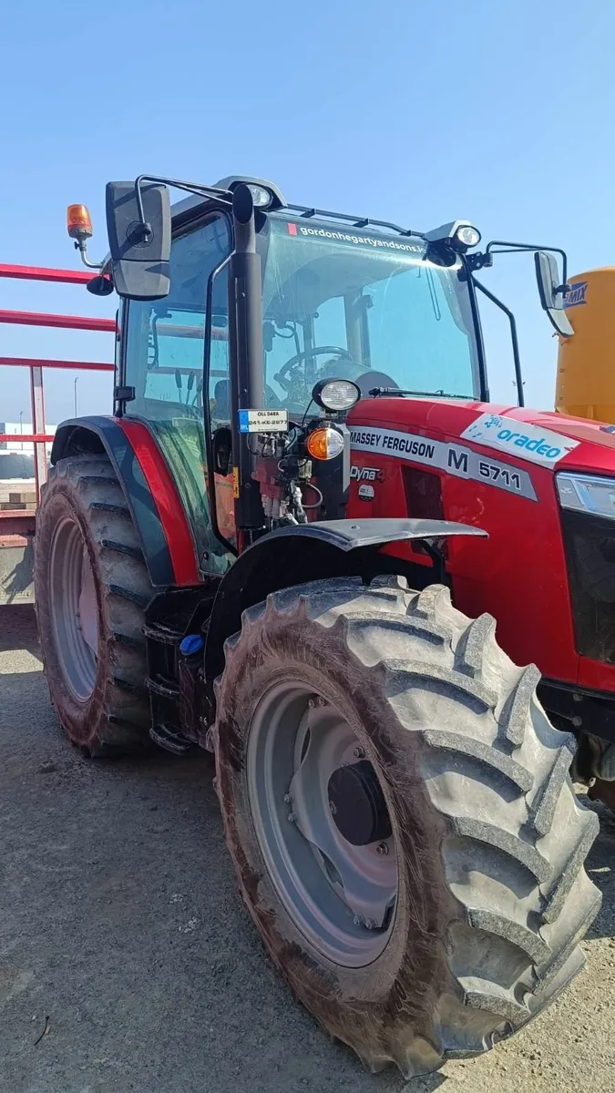 Massey Ferguson 5711 M - Image 2