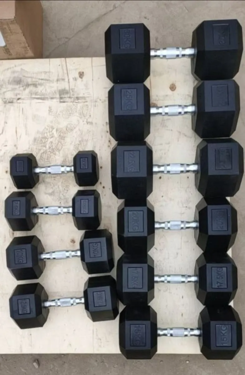 Dumbbells 22.5kg- 40kg (2.5kg increments)8 pairs of Hex Dumbbells (new) - Image 2