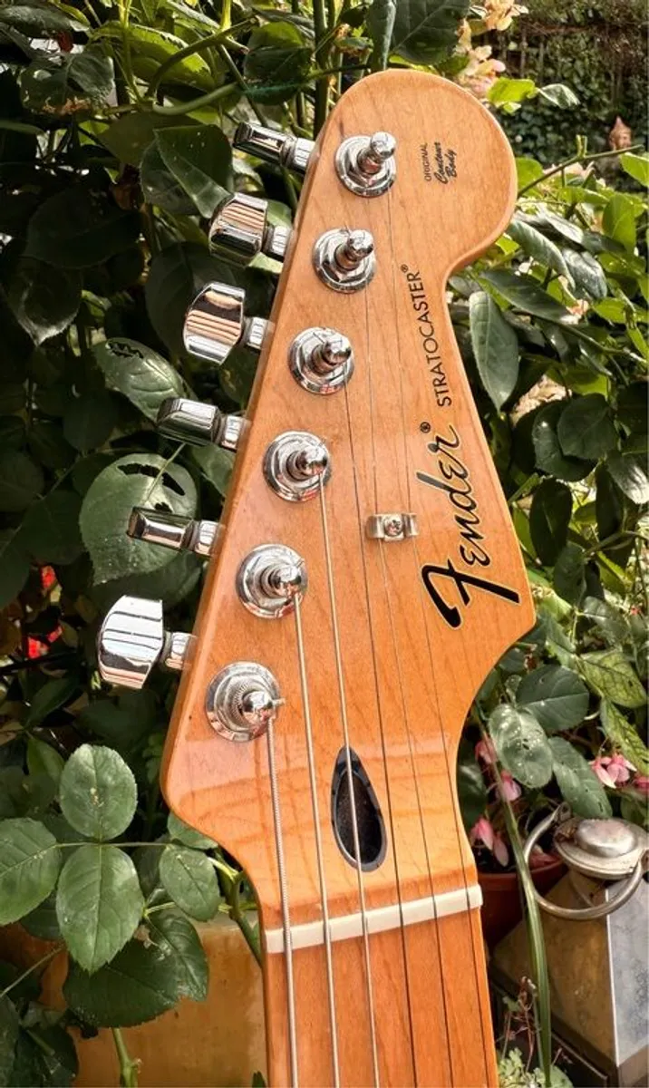 Fender FSR Standard Satin Stratocaster - Blaze Gold - Image 4