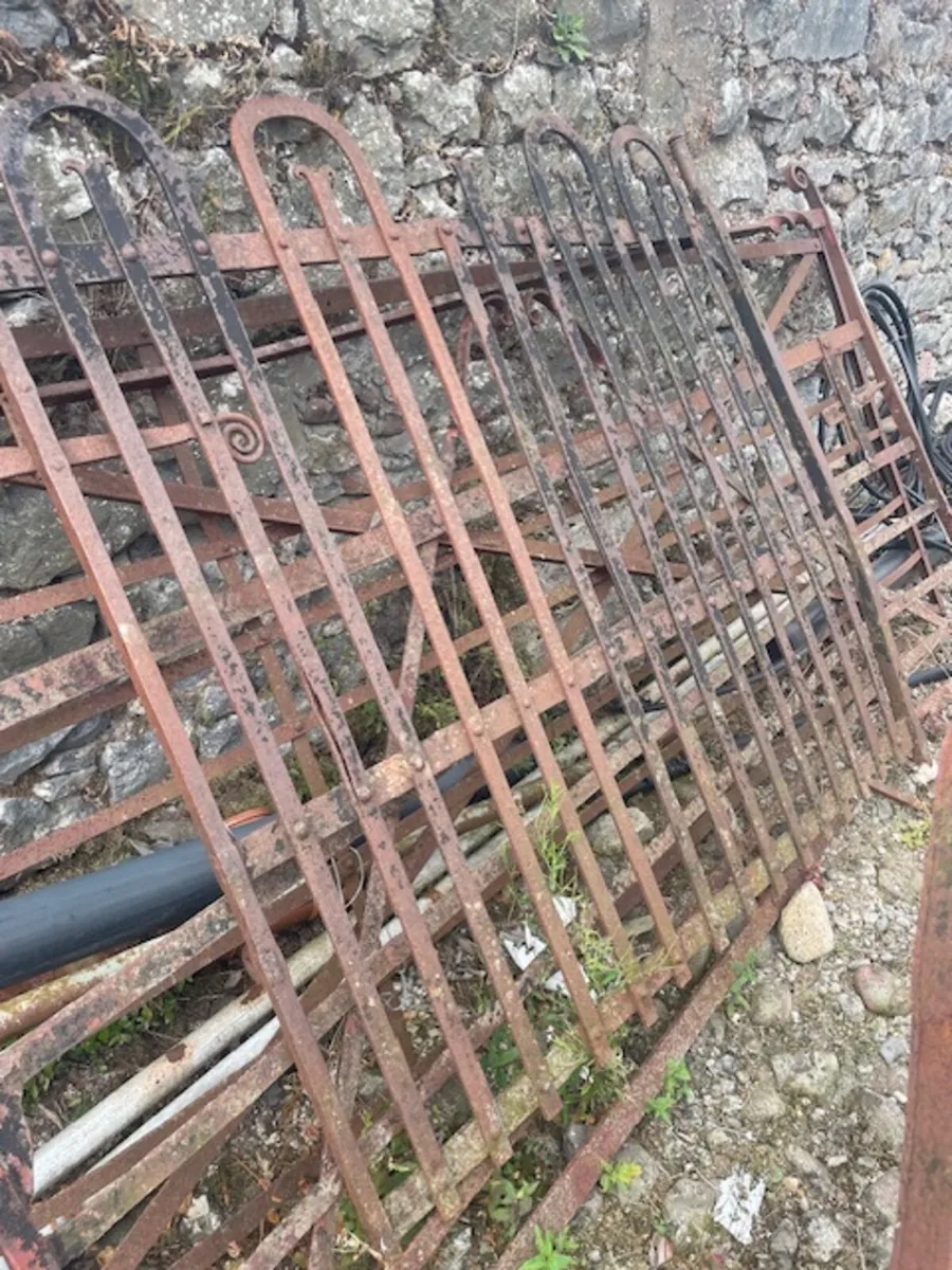 Assortment of Gates and vintage machinery - Image 1
