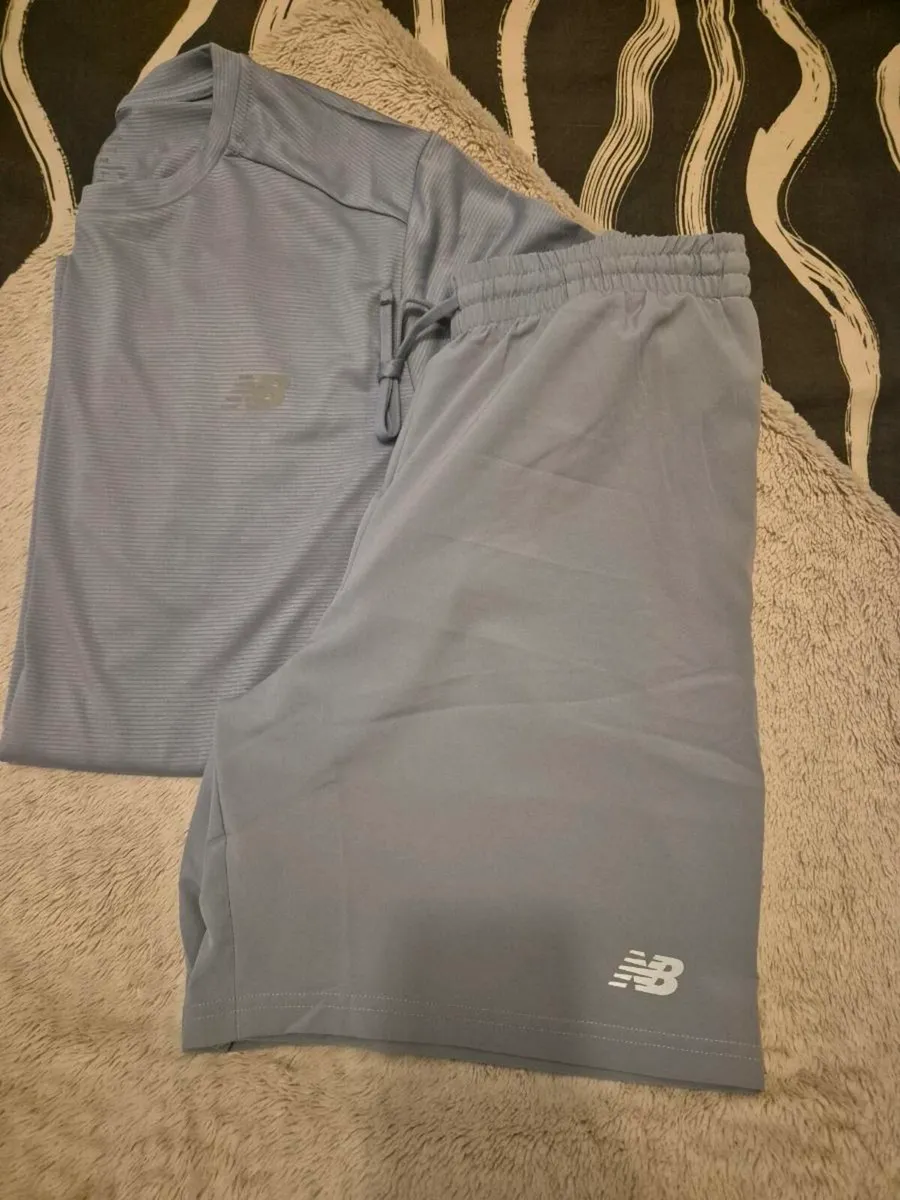 New balance shorts and t shirt - Image 2