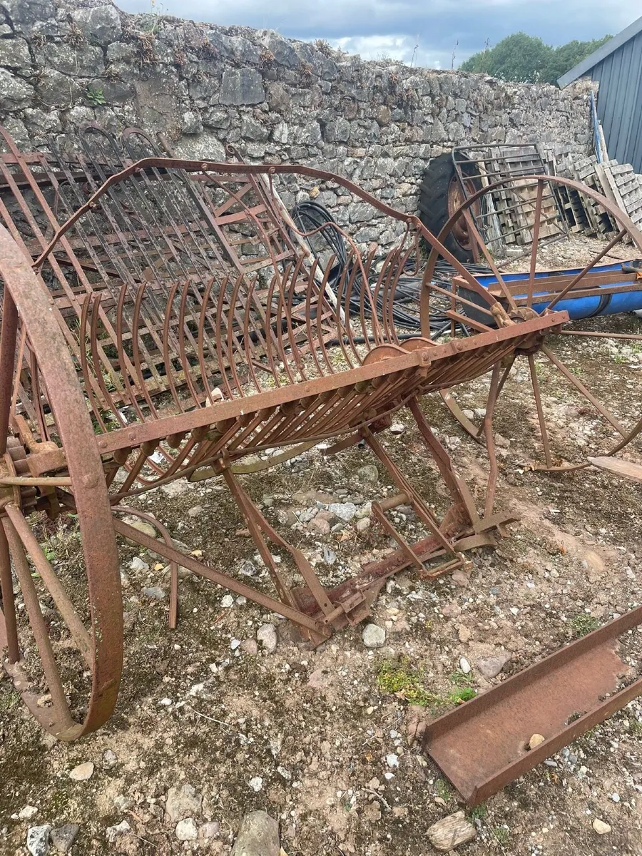 Assortment of Gates and vintage machinery - Image 2