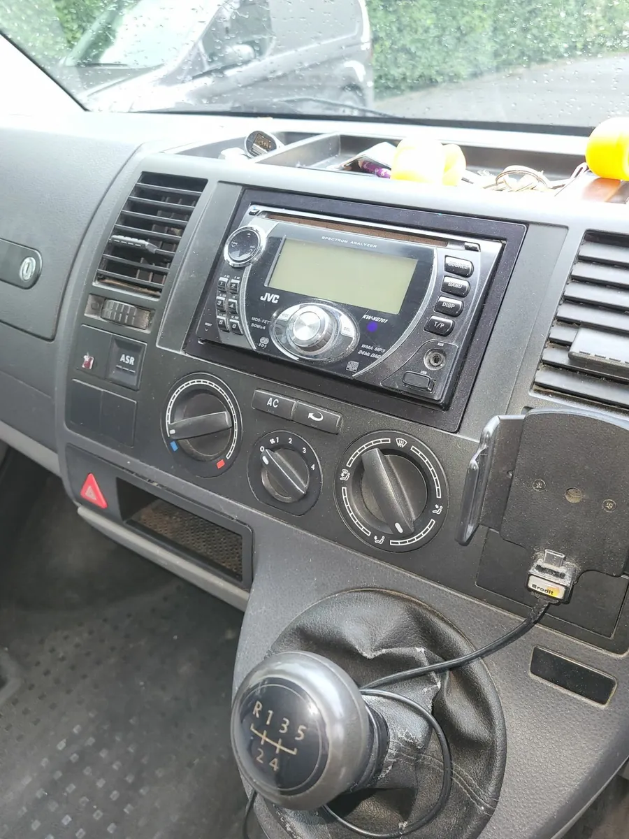 Volkswagen Transporter 2005 - Image 2