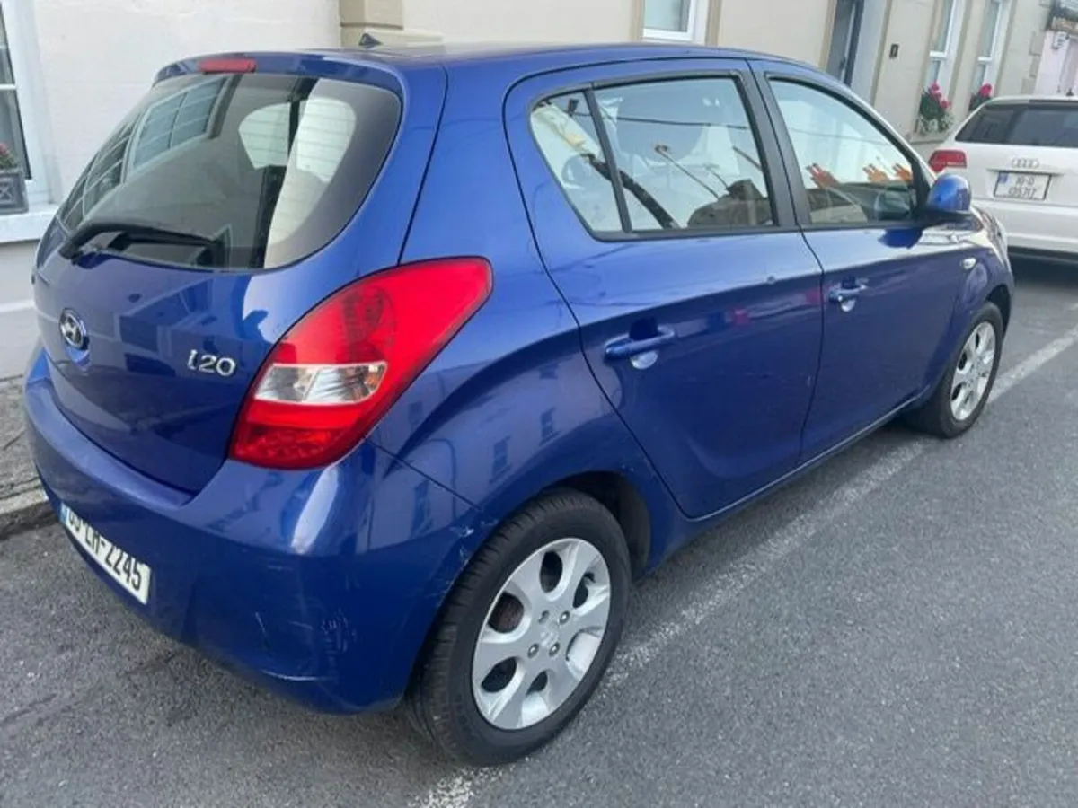 Hyundai i20 2009 - Image 2
