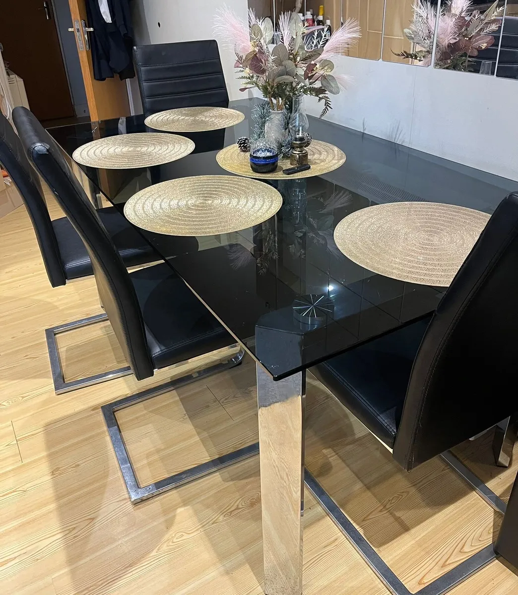 Table with 4 chairs - Image 3
