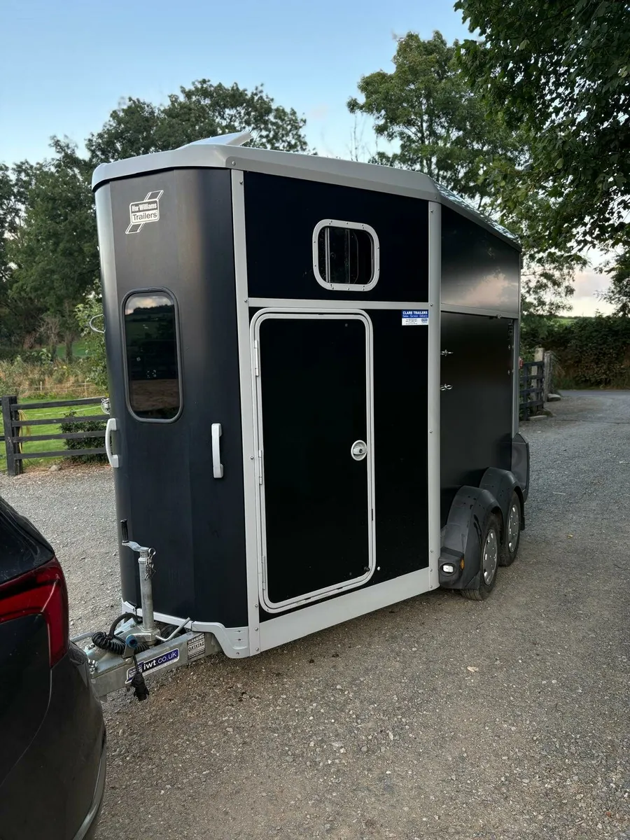 HB511 Ifor Williams Delux Horsebox - Image 1