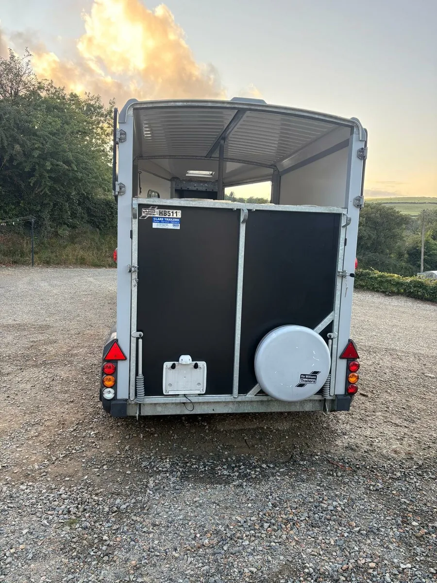HB511 Ifor Williams Delux Horsebox - Image 3