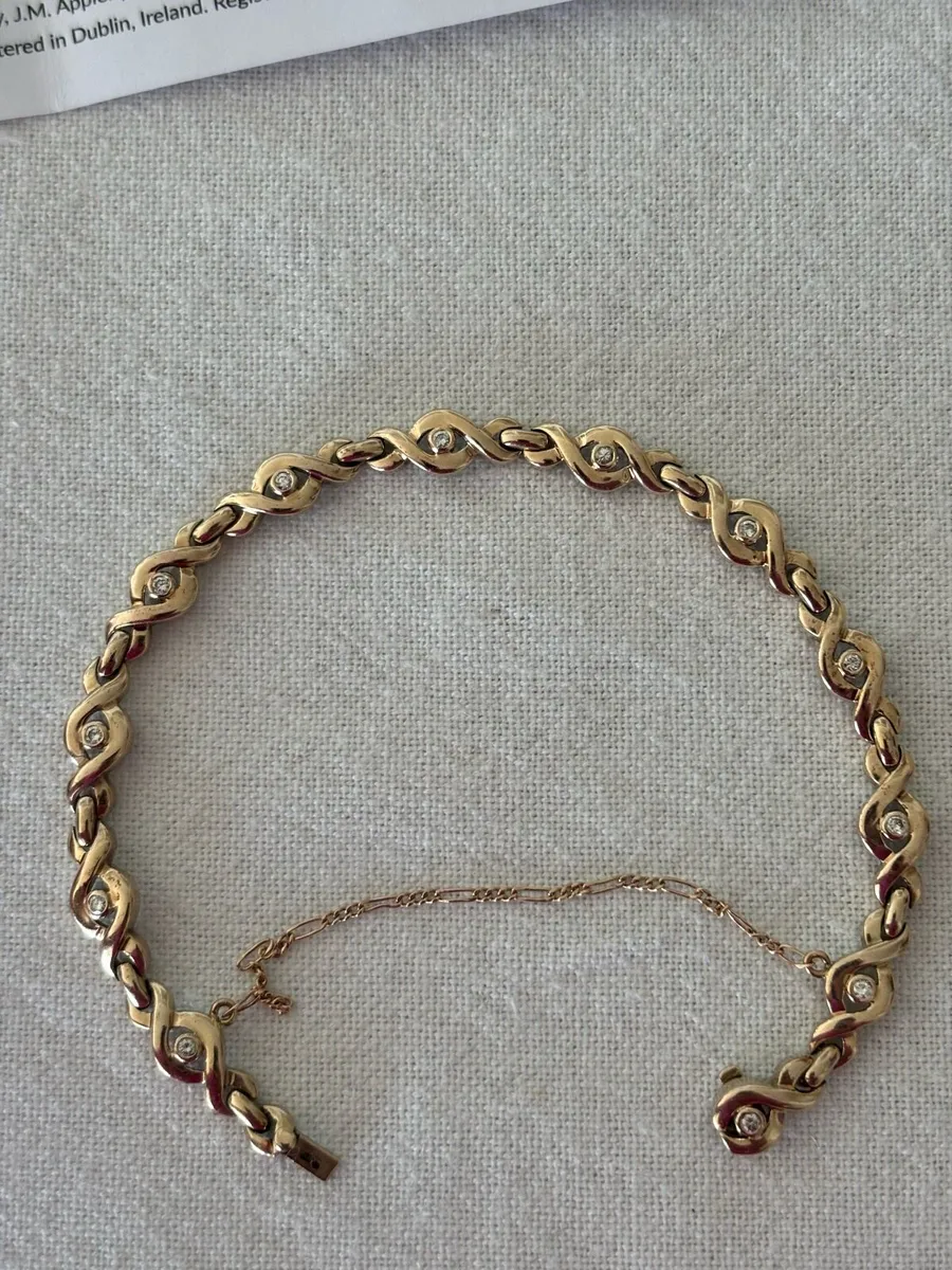 18ct Gold and Diamond Bracelet - Image 1
