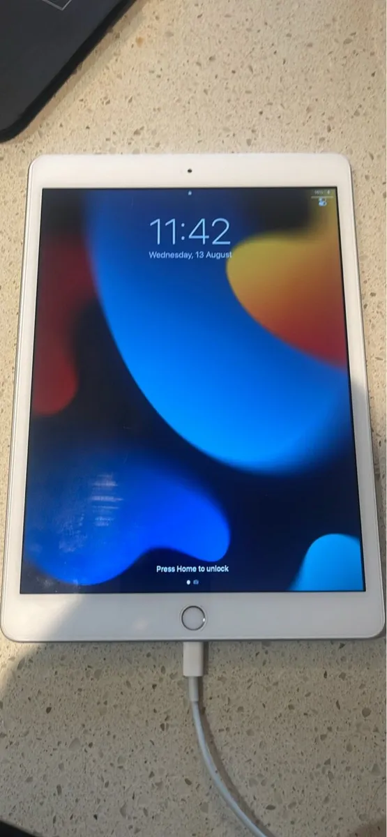 Apple IPad 8th generation - Image 2