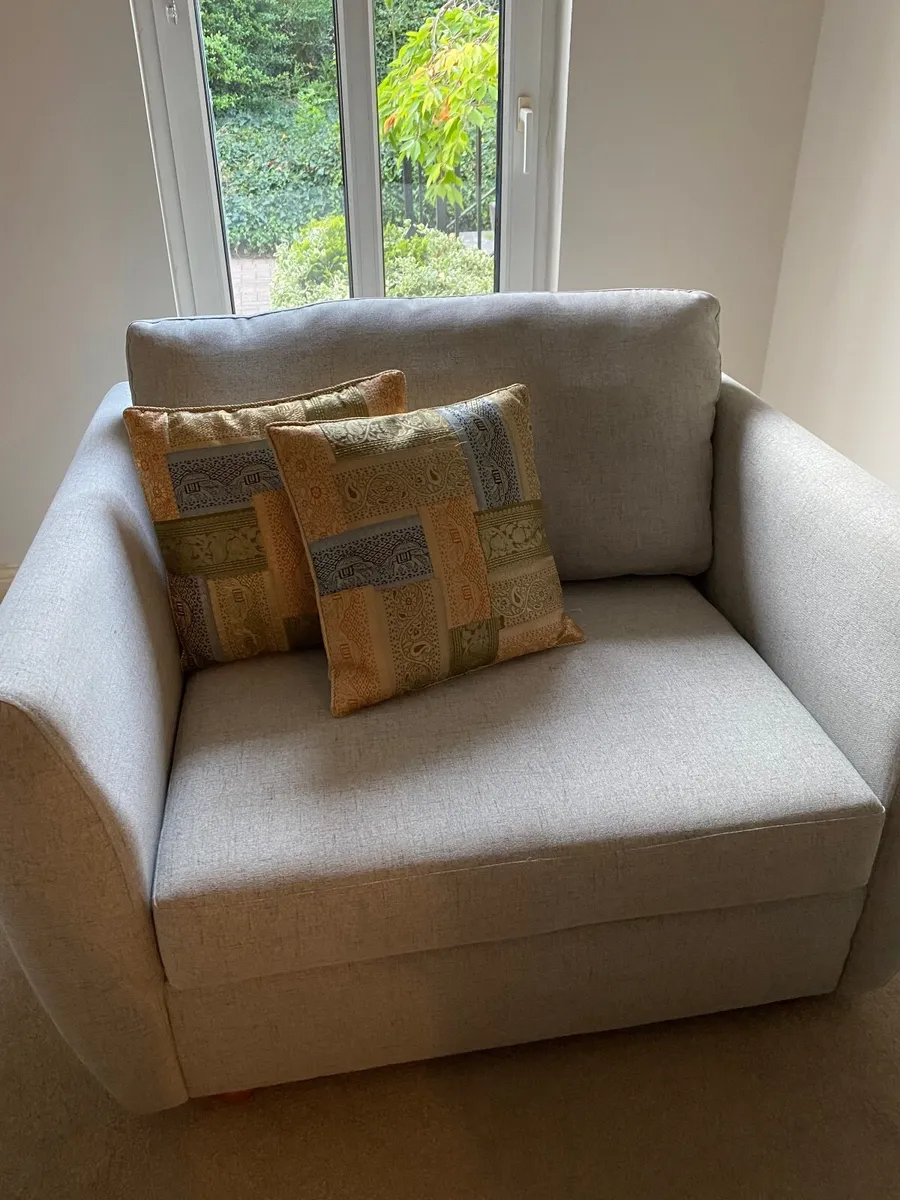 Single size chair bed in perfect condition - Image 1