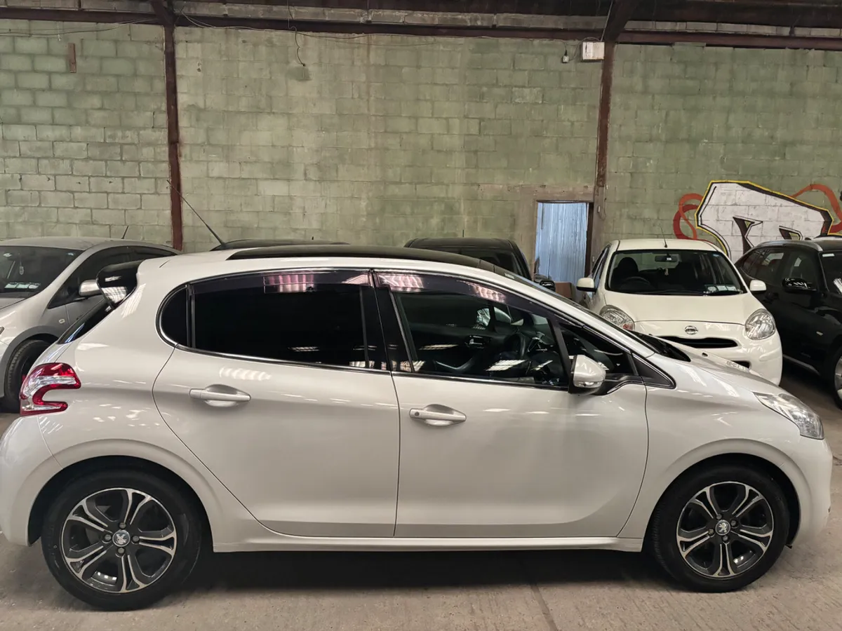 2015 PEAGEOT 208 *44K KM* *PANORAMIC SUNROOF* - Image 3