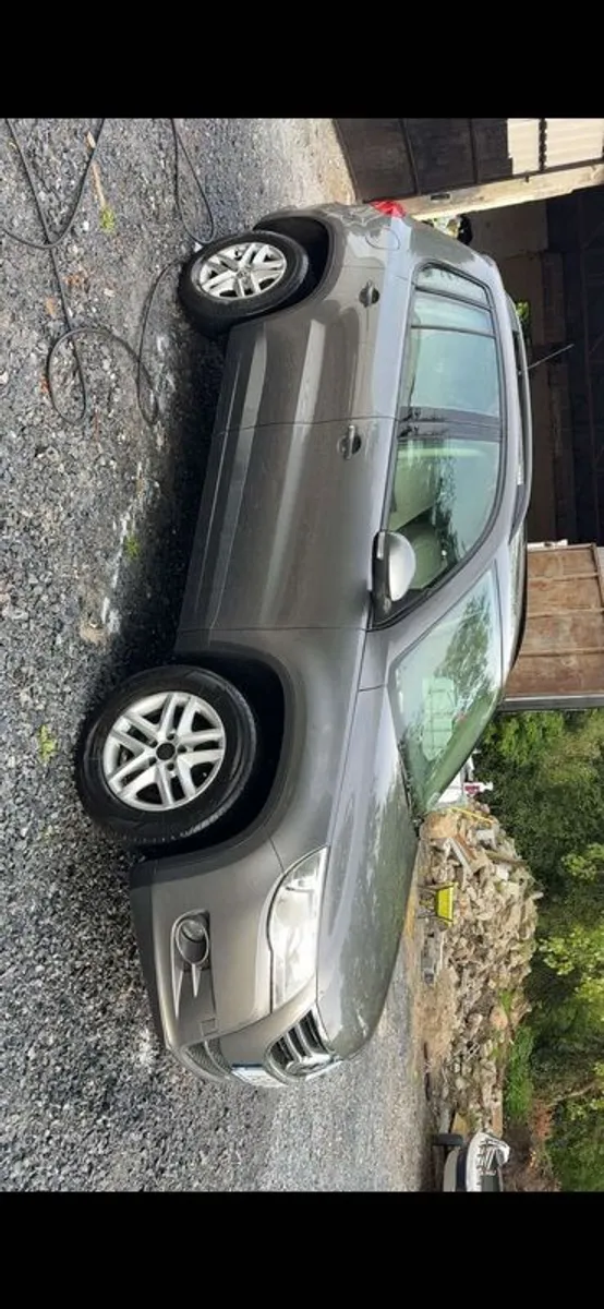 2011 Volkswagen Tiguan - Image 1