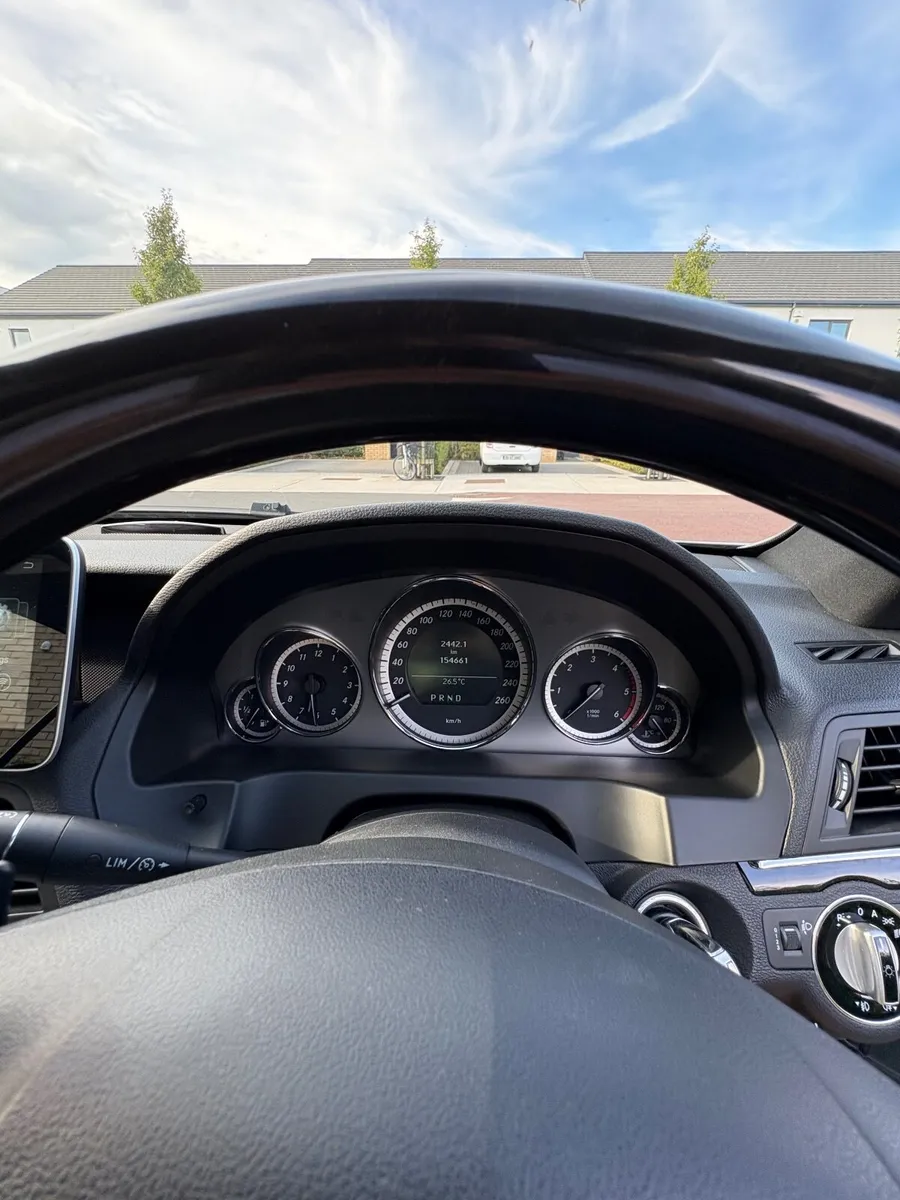 Mercedes-Benz E-Class 2010 - Image 2