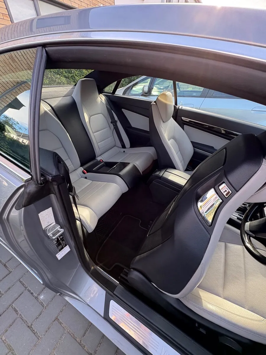 Mercedes-Benz E-Class 2010 - Image 3