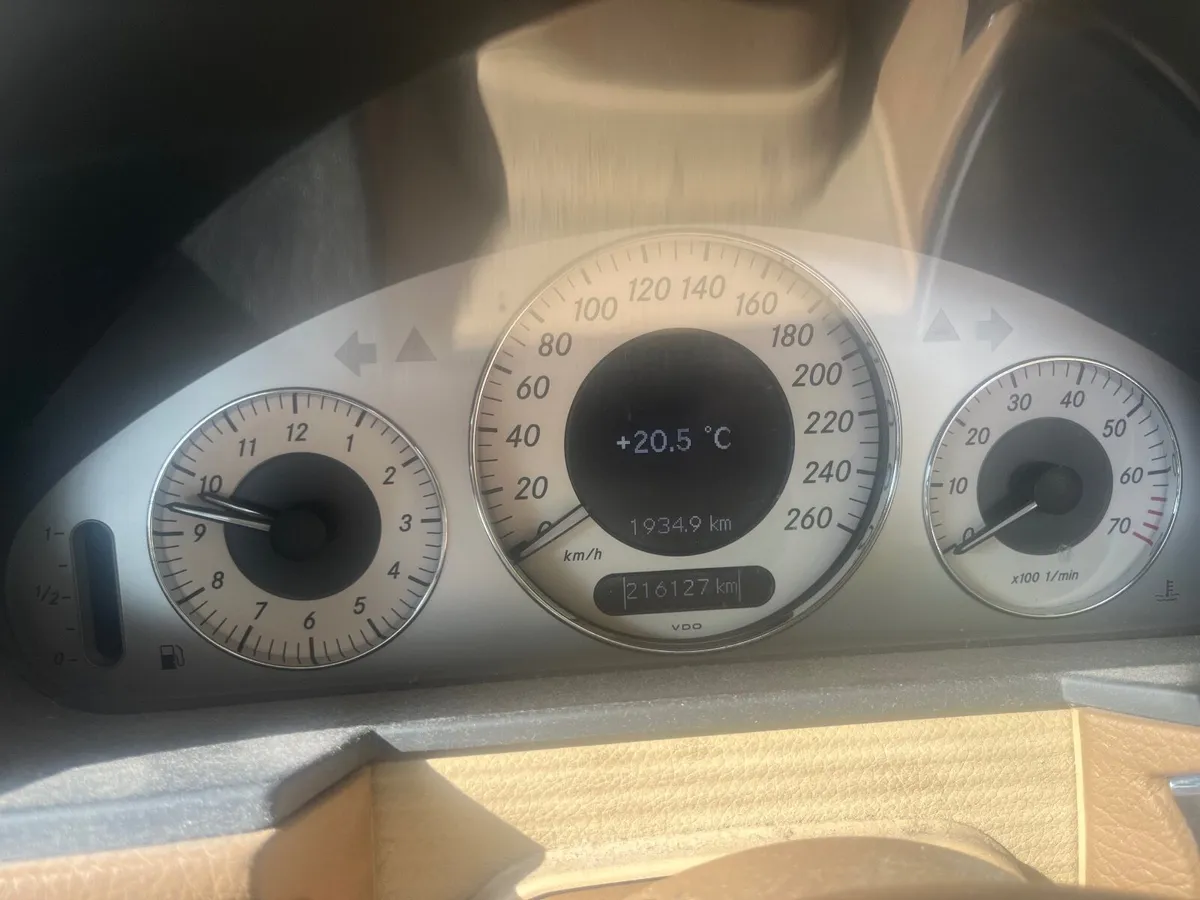 Mercedes E class  200 compressor auto - Image 2