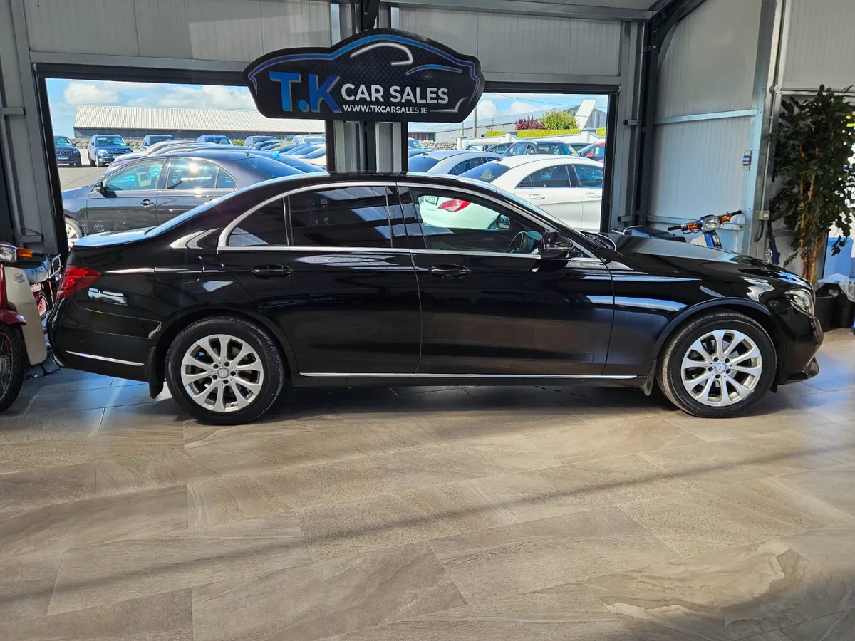 17 MERCEDES BENZ E220 AVANTGARDE - Image 4