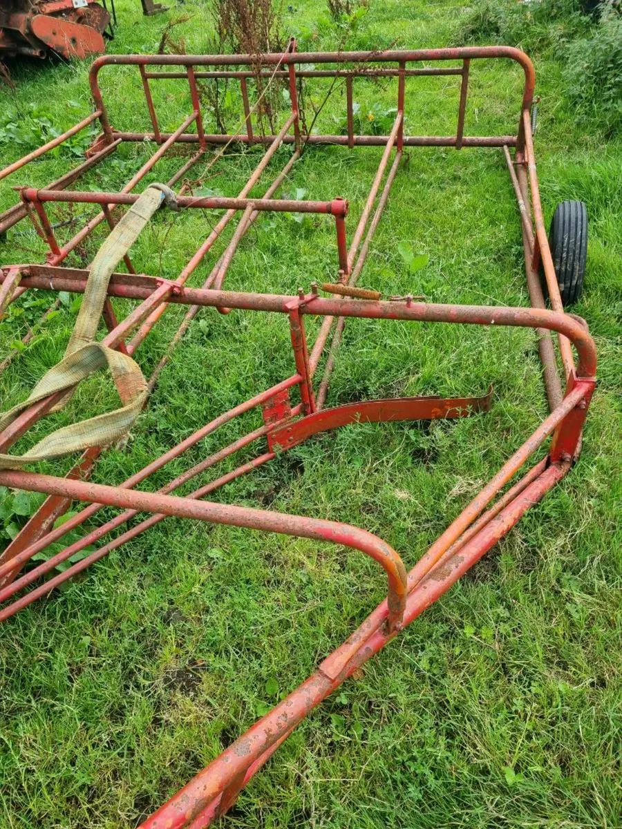 Bale sleigh accumulator - Image 1
