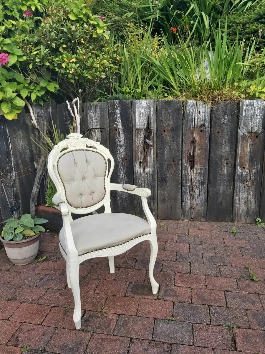 Dining table, 4 chairs, 2 arm chairs - Image 1
