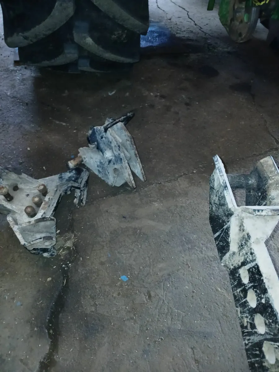 McConnel Axle Brackets /John Deere - Image 3