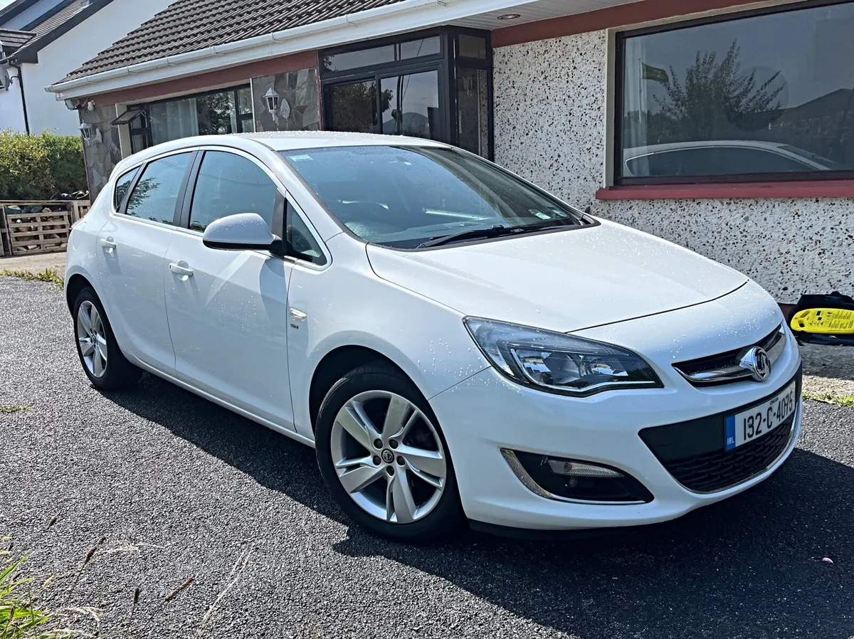 Vauxhall Astra 1.4 SRI Low Mileage - Image 1