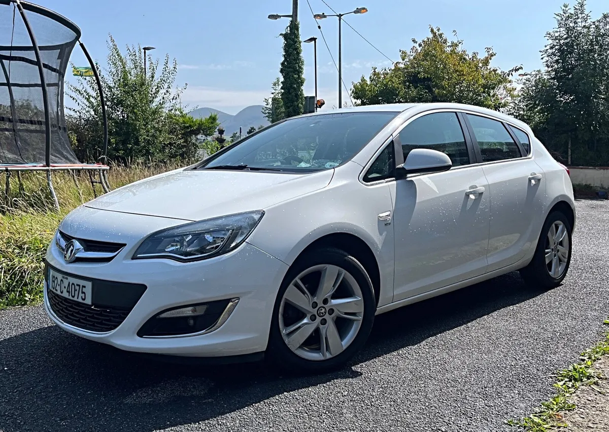 Vauxhall Astra 1.4 SRI Low Mileage - Image 4