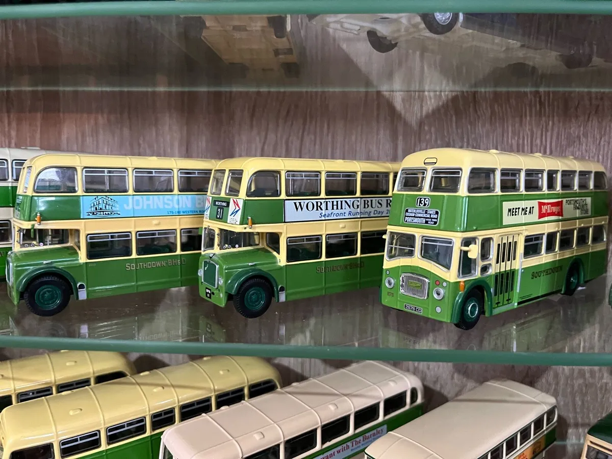 100+ Diecast 1:76 Scale Model Buses - Image 4