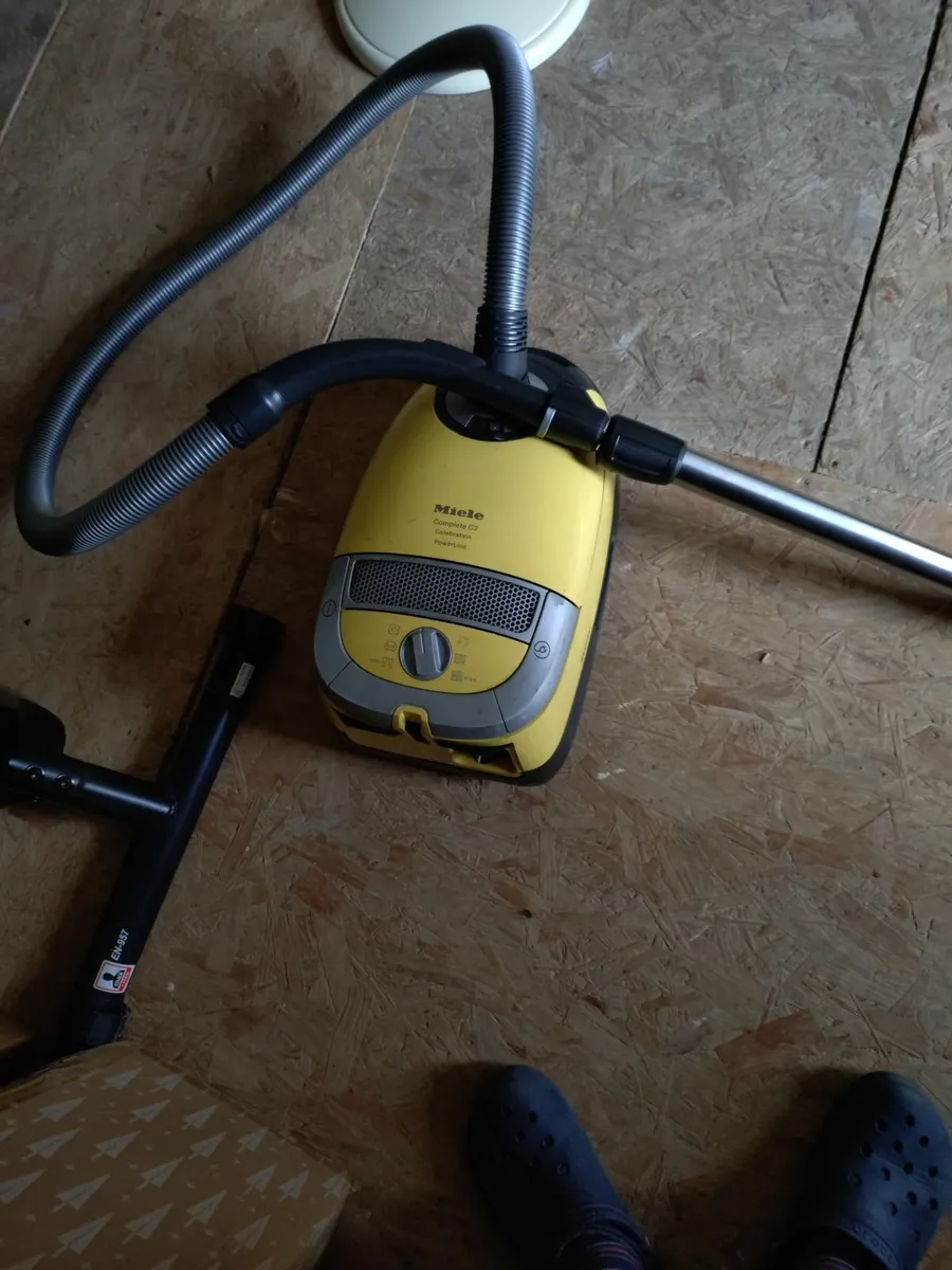 Miele hoover C2 celebration complete - Image 1