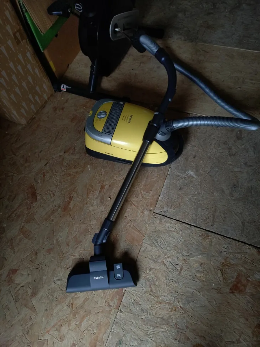 Miele hoover C2 celebration complete - Image 2