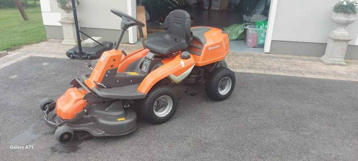 Husqvarna front deck 40" ride on  lawnmower - Image 4